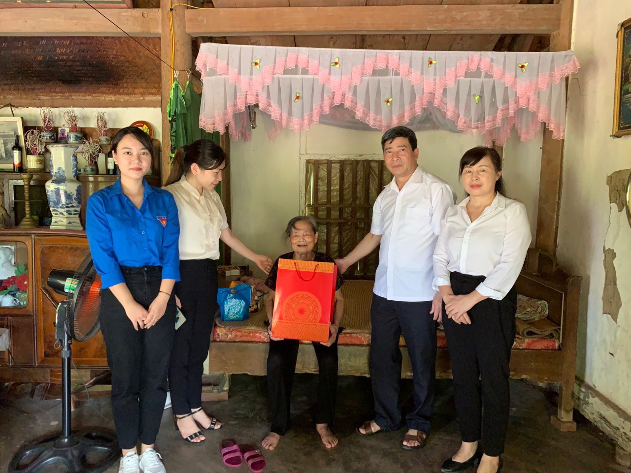 Thăm hỏi, tặng quà các gia đình thương binh, liệt sĩ tại xã Vinh Quang, huyện Chiêm Hóa nhân dịp kỷ niệm 75 năm Ngày Thương binh – Liệt sĩ ( 27/7/1947-27/7/2022)